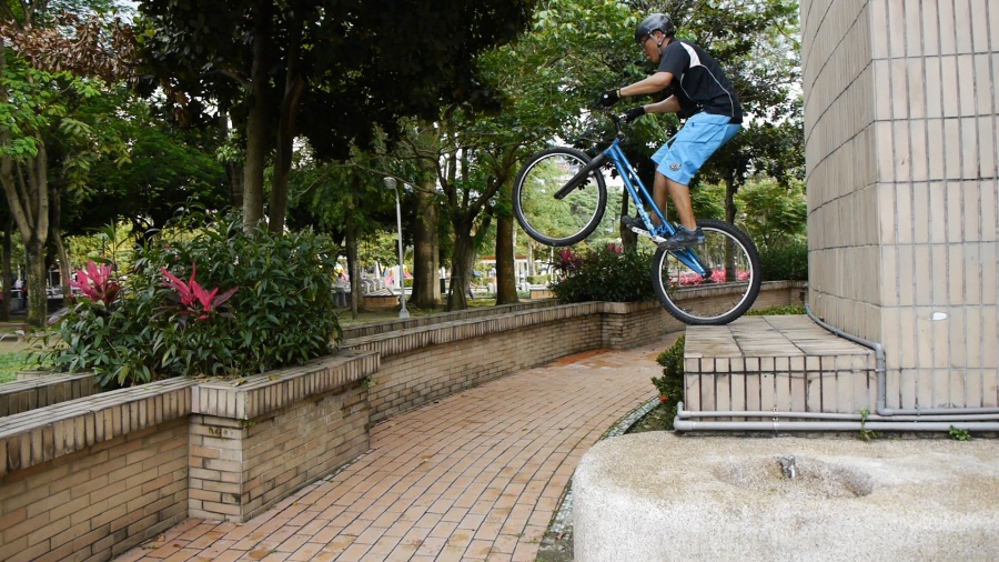 images/forum/2013/trials experimental film - taichung children park.still004lr.jpg